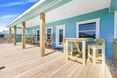 Tides Up Sand Castle Home home in Crystal Beach, USA