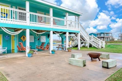 Sea Level Beach Cabin home in Crystal Beach, USA