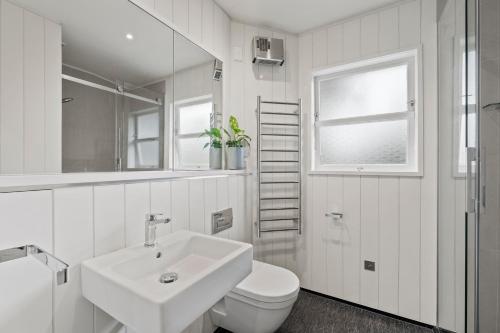 Four-Bedroom House image 8
