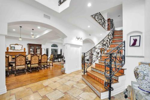 Posh Estate By Universal Studios in Los Angeles, USA