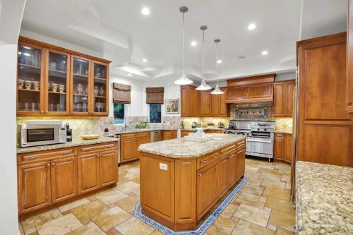 Posh Estate By Universal Studios in Los Angeles, USA