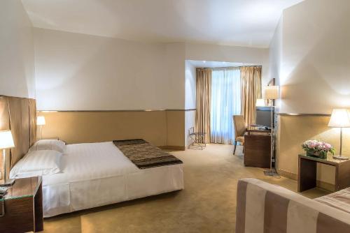 Mini Palace Hotel - image 8
