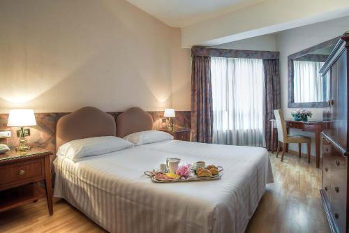 Mini Palace Hotel - image 10