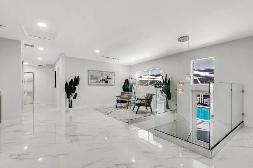 Villa Oasis with Heated Pool,Sauna, BBQ and Pool Table in Pinecrest, USA