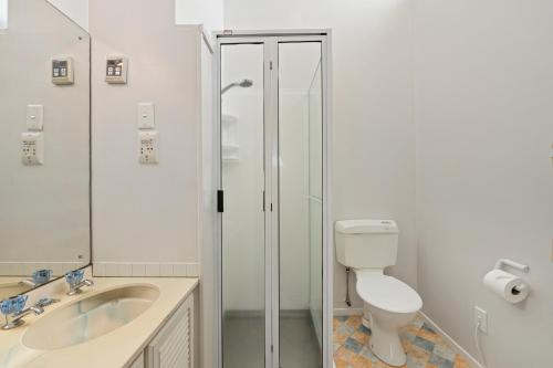 Five-Bedroom House image 10