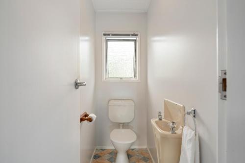 Five-Bedroom House image 9
