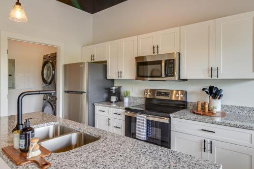 Studio with 2 Queen Beds 7 mins to Broadway in Nashville, USA