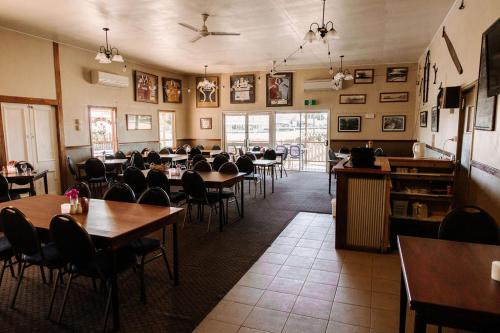 Wagon Wheel Motel Room Type - Double or Twin Room