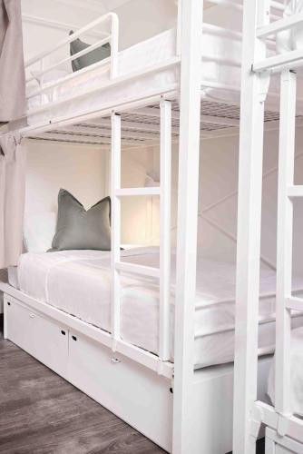 Little Drifter Surry Hills Room Type - Bed in 10 Bed Female Ensuite Dorm