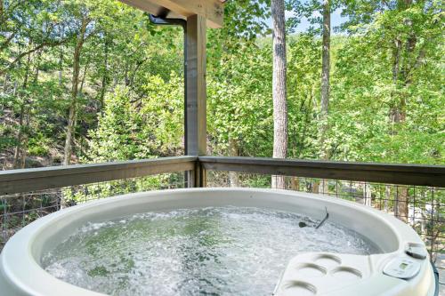 Whiskey Falls Cottage in Sevierville, USA