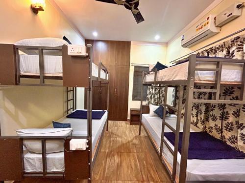 1 bunk bed