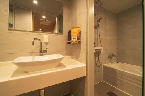 Shinchon Mayven Hotel - Foreign Tourist Tax Return Hotel, Seoul (photo 6)