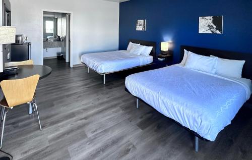 2 queen beds