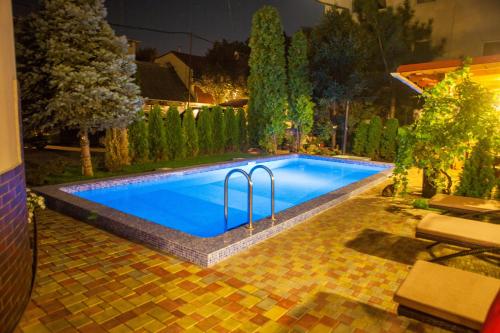 Swimming pool, Klassik Hotel in Chisinau