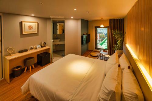 Double room, deluxe, corner