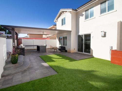 All You Need Is Love, 4 beds and a luxury yard in Allied Gardens