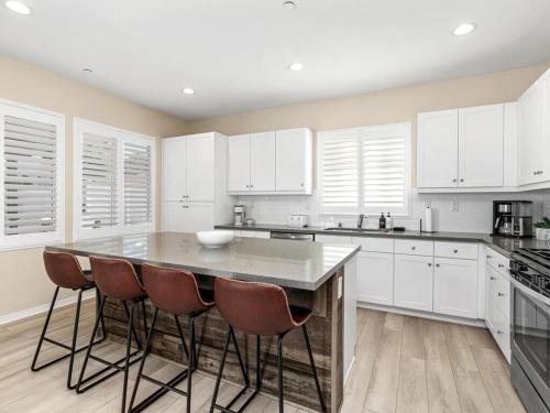 All You Need Is Love, 4 beds and a luxury yard in Allied Gardens