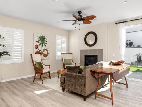 All You Need Is Love, 4 beds and a luxury yard in Allied Gardens