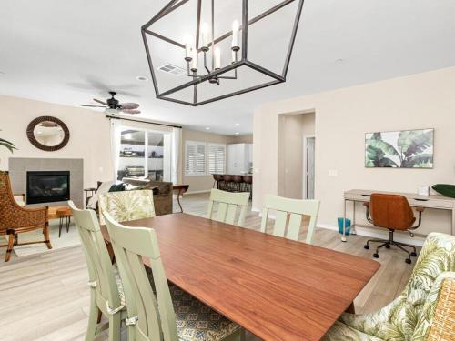 All You Need Is Love, 4 beds and a luxury yard in Allied Gardens