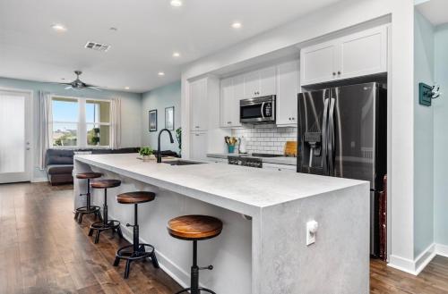 Four Points Coastal Comfort in Oceanside, USA