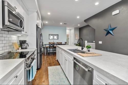 Four Points Coastal Comfort in Oceanside, USA