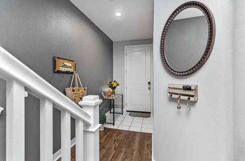 Four Points Coastal Comfort in Oceanside, USA