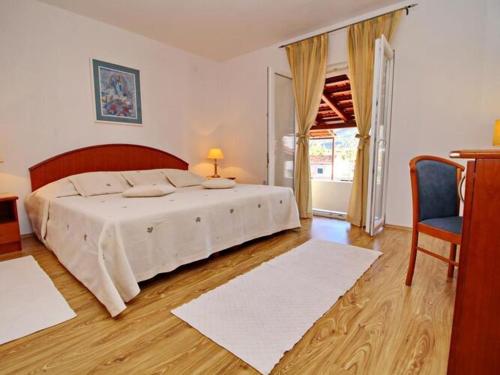 Apartment with terrace and garden in Vela Luka