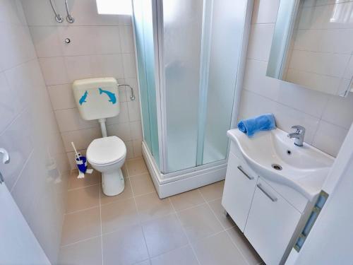 浴室, Apartments Lenka - One Bedroom Apartment with Balcony and garden View A1 in 蘇堤文