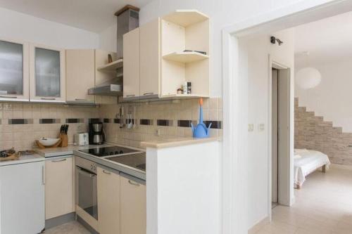 廚房, Apartments Maria Kolocep - Two Bedroom Apartment with Terrace and Garden View in 克羅策普