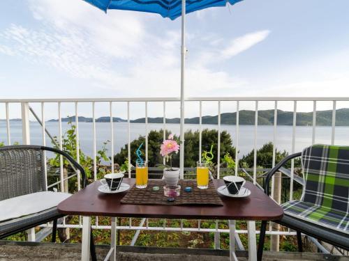 Apartment Giovani - Two Bedroom Apartment with Balcony and Sea View