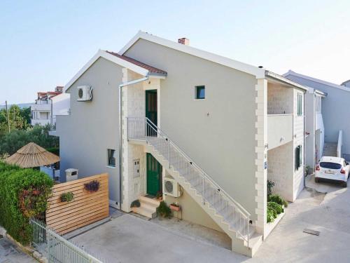 Apartments Vujina - Premium Studio Apartment with Terrace 1 Petra