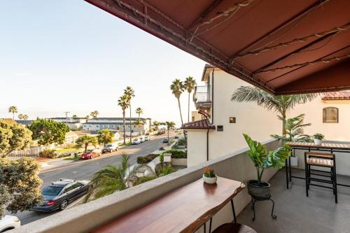 Good Times, Tan Lines - Ocean views rooftop lounge in Carlsbad, USA
