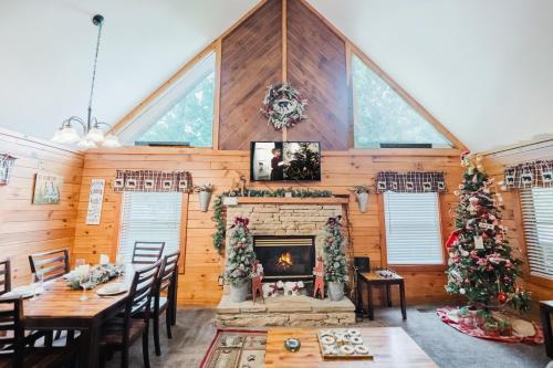 Always Christmas Cabin in Pigeon Forge, USA