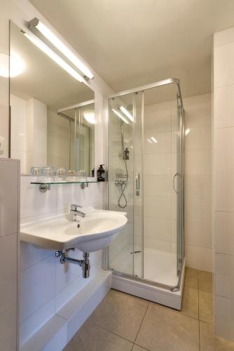 Superior Double Room - Attic image 6
