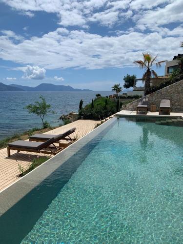 VILLA MULU Your Seafront Sanctuary Awaits gîte à louer Órmos Palaírou