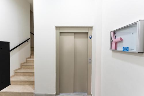 One-Bedroom Apartment image 5