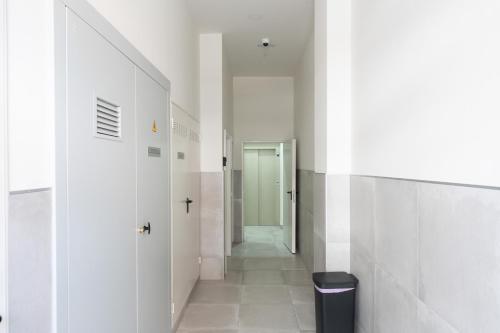 One-Bedroom Apartment image 4