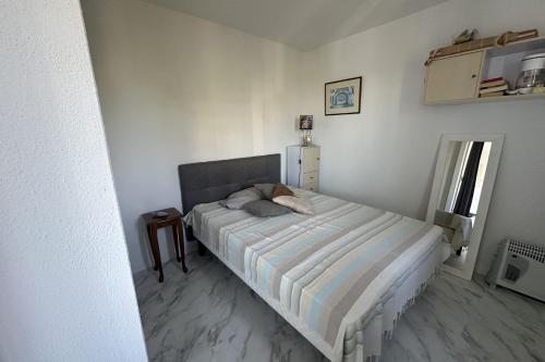 Beautiful renovated T2 - close to the beach - image 5