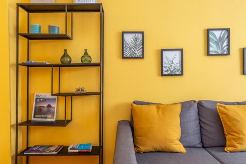 St Peters Colorful 3BDR Apartment, Рим