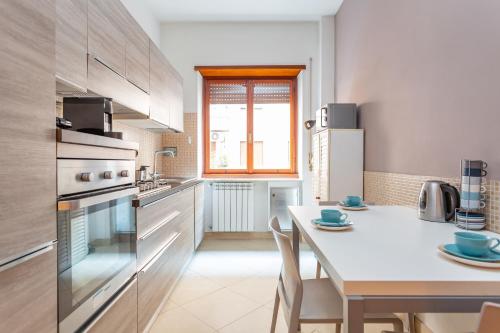 St Peters Colorful 3BDR Apartment, Рим (фото 5)