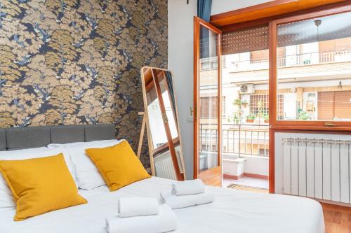 St Peters Colorful 3BDR Apartment, Рим (фото 8)