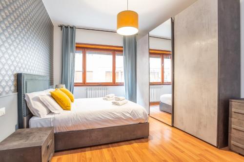 St Peters Colorful 3BDR Apartment, Рим (фото 10)