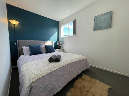 Cosy And Stylish Single Level 2 Bed Home Near CBD in Phillpstown