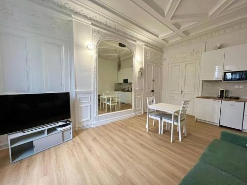 Proche Paris - Le Boudoir - 20C in Шато