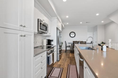 Oside Oasis 4-Bed, 4-Bath Home in Oceanside, USA