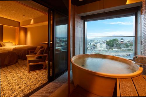 room detail thumbnail 2