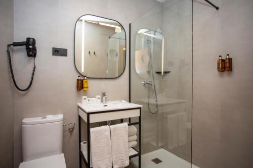 Interior Economy Twin Room image 5