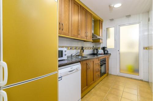Apartamento en la playa con piscina comunitaria - image 8
