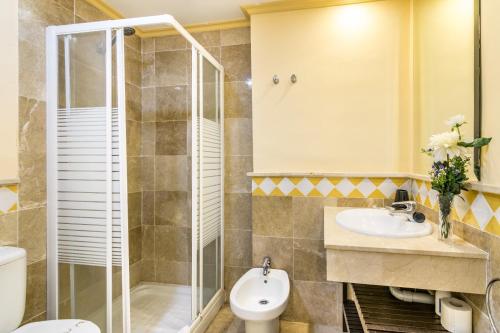 Apartamento en la playa con piscina comunitaria - image 5