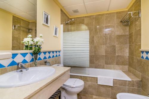 Apartamento en la playa con piscina comunitaria - image 11